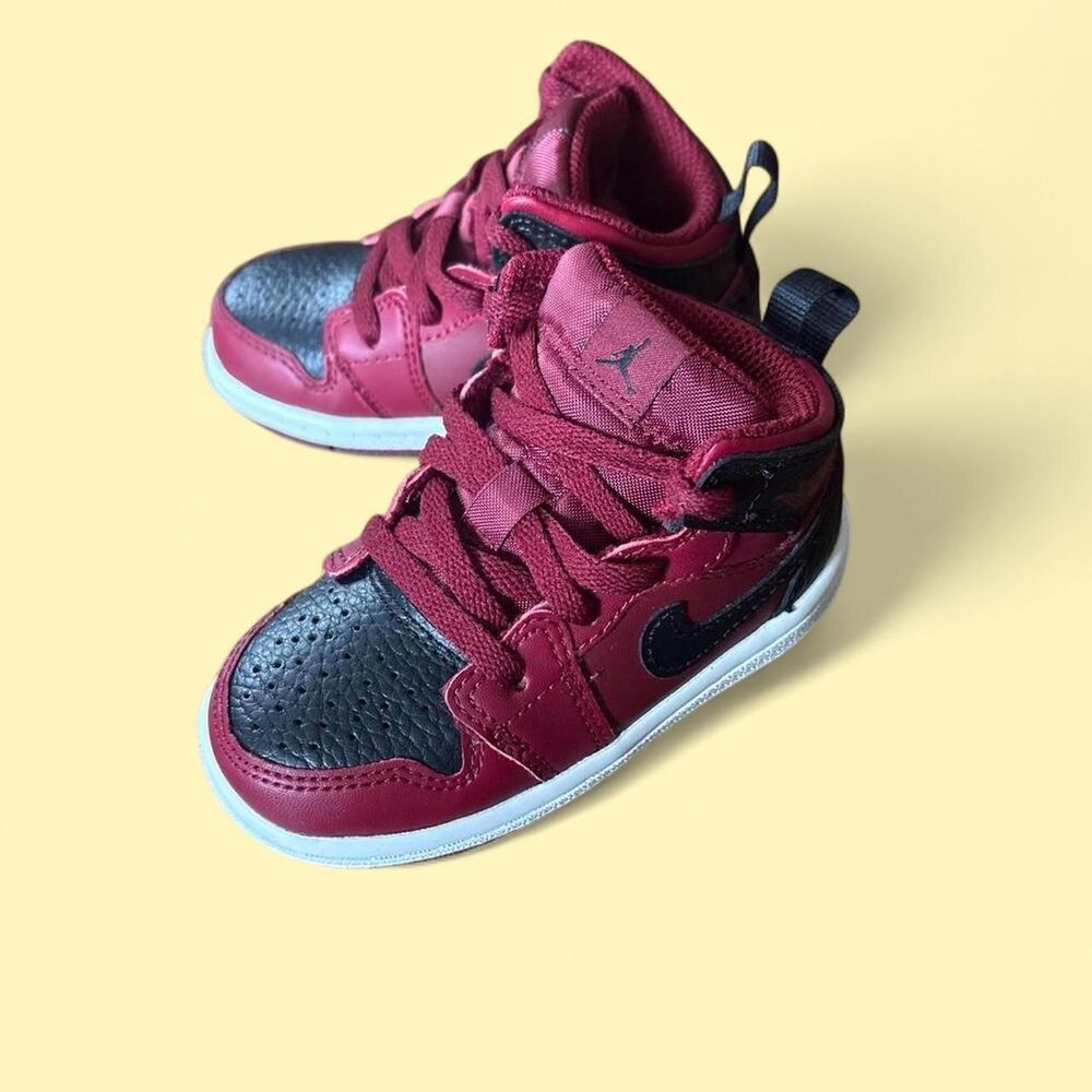 Jordan Burgundy - Size 6C